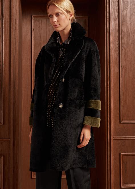 THE OVERSIZED REVERSIBLE SHEARLING COAT .